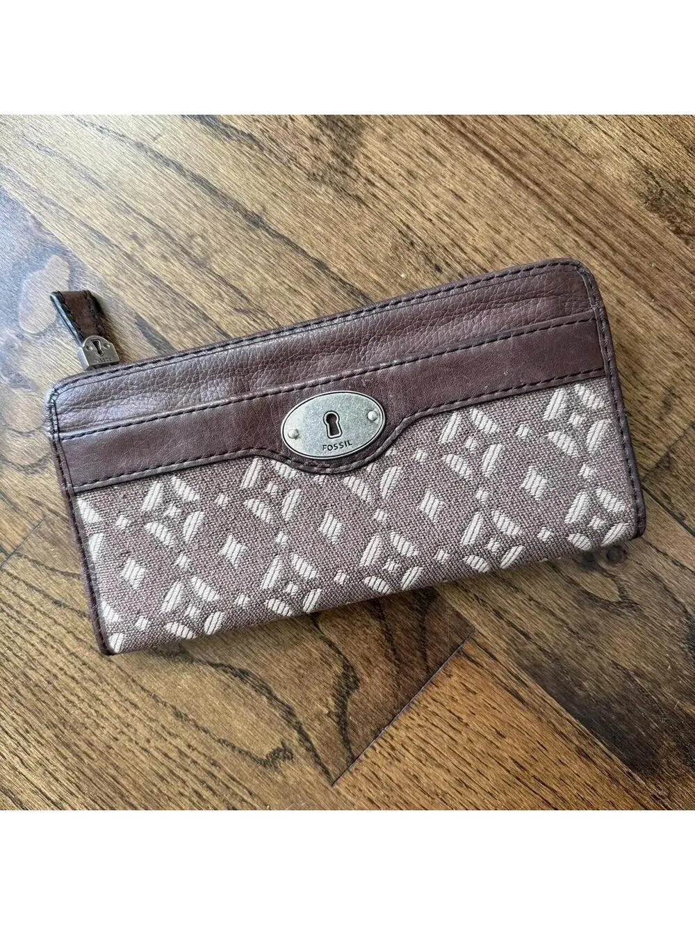 Fossil Monogram Jacquard Wallet 🤎